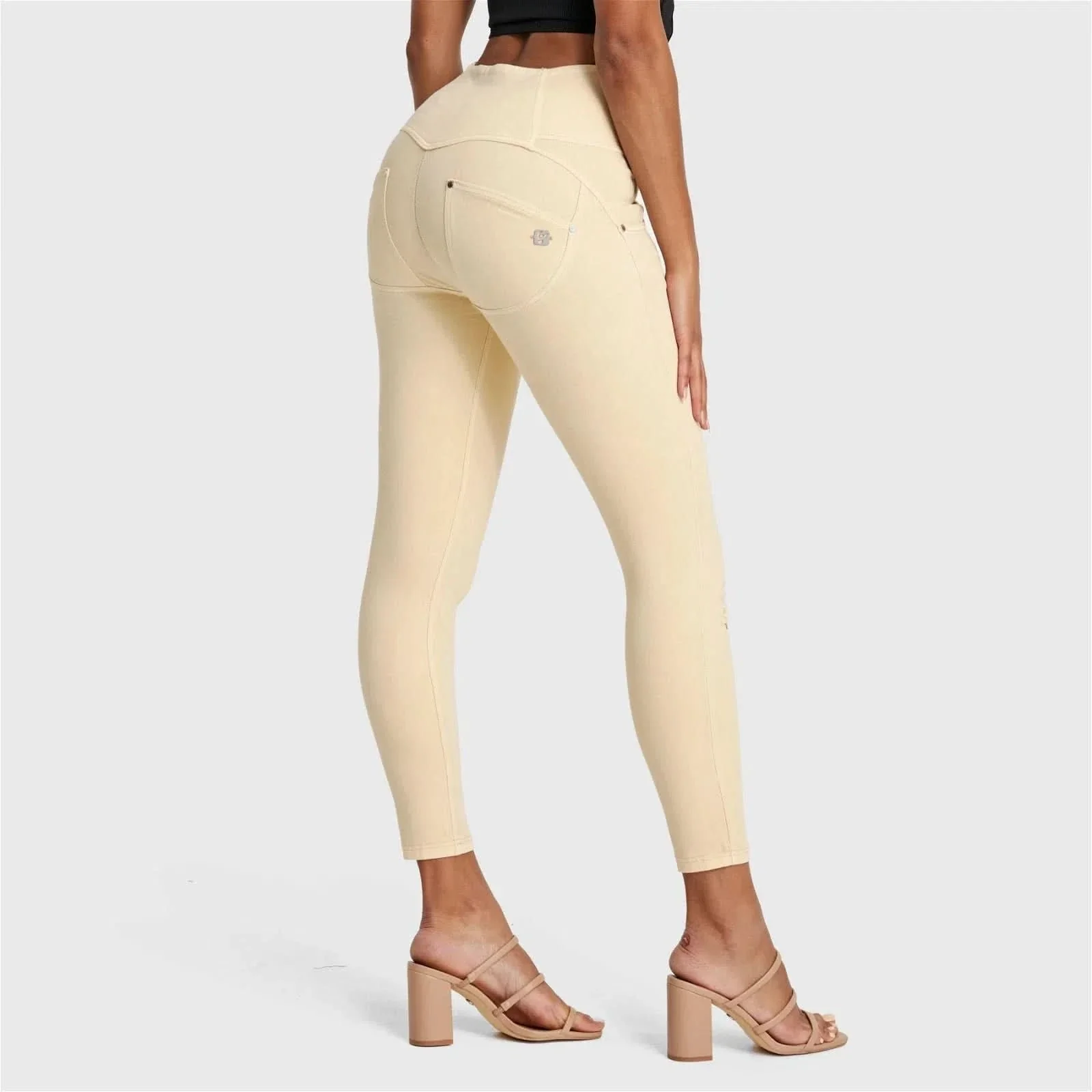 WRUP SNUG Distressed Jeans - High Waisted - 7/8 Length - Beige - Image 8